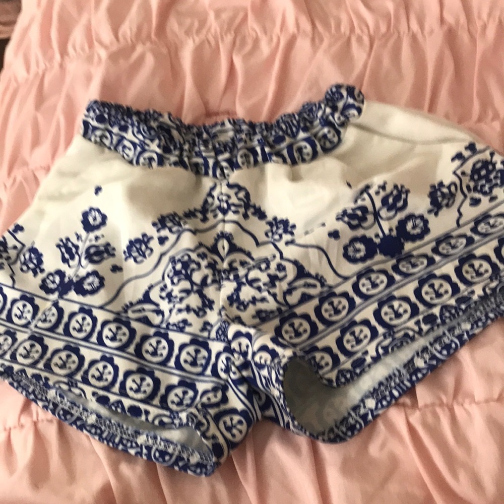 Shorts Grecian inspired